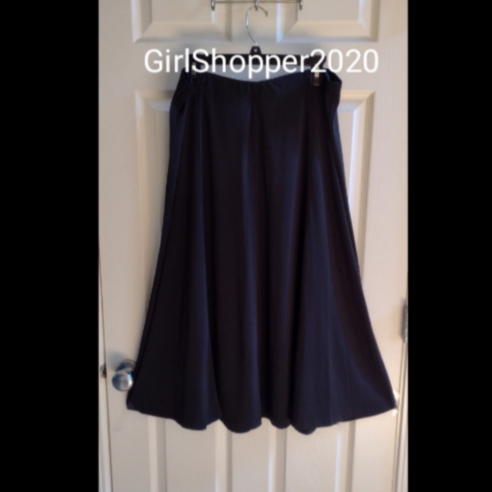 🐸Flowy Black Skirt